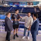 L'alcalde Viñuales amb el conseller d'Esports i Turisme Esportiu, Mario Soler; el  president d'Octagon, Joan Cuscó i el jugador Tonet Sans