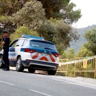 Una patrulla dels Mossos d'Esquadra controla que ningú accedeixi als gorgs de la Febró