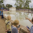 Més d’un centenar de persones van assistir a la festa de recuperació de l’espai, a tocar del passeig de la Boca de la Mina.