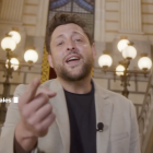 Imagen de Rubén Viñuales durante su actuación en el video promocional para el Mamapop.