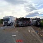 El camió cisterna accidentat a l'AP-7 a l'Ametlla de Mar