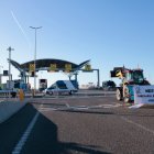L'accés principal del Port de Tarragona, tallat per la manifestació de Revolta Pagesa