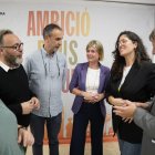 Imatge d’arxiu dels regidors d’Esquerra i el president local. Surten Recasens (segon per l’esquerra) i Berasategui (segona per la dreta).