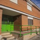 Fotografia de l'accés al local social de la Urbanització Sant Joan de Reus.