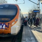 Un tren de Rodalies a una estació
