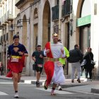 Imatge de dos participants disfressats