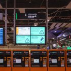 Pantalles de l’estació de Sants informen de la vaga de maquinistes.