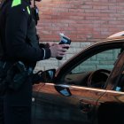 Fotografia d'un agent de la Guàrdia Urbana de Reus durant el dispositiu Kanpai a Reus del passat divendres.