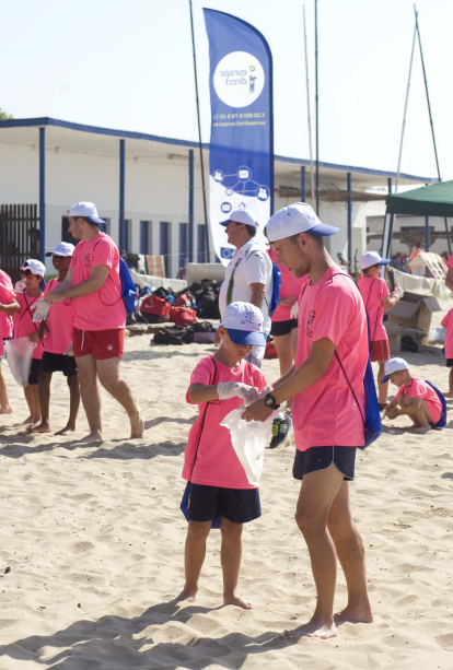 Mare Terra Fundació Mediterrània celebra una nova edició del 'Dia de neteja de la platja'. Amb aquesta nova actuació, que pretén conscienciar la ciutadania sobre la importància de respectar el litoral, es compleixen 25 anys de defensa del medi ambient.