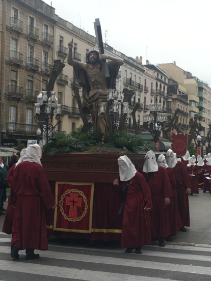 Setmana Santa a Tarragona: Recollida dels misteris fins a l'església de Natzaret.