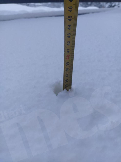 Nevada en Prades, la nieve se consolida después de dos días de nevada el 10 de enero. El grosor de nieve es de 35 centímetros y llega además de medio metro el algunas zonas.