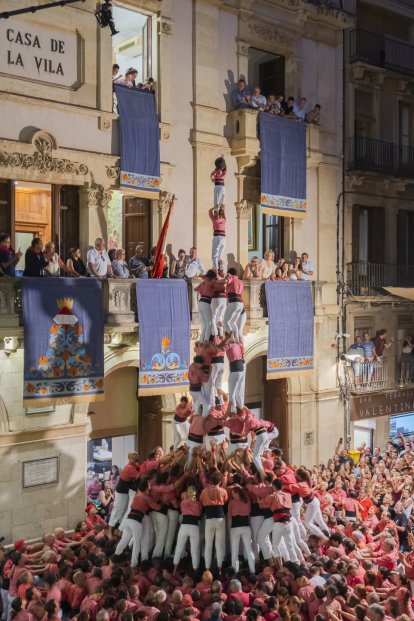 Imatge del 4 de 9 amb folre i agulla de la Vella.