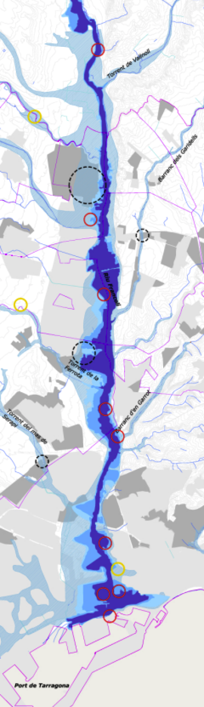 Imatge del curs del Francolí amb les zones amb alt perill d'inundabilitat marcades amb cercles vermells, les zones amb perill mig marcades amb cercles grocs i les zones d'atenció especial marcades amb cercles negres.