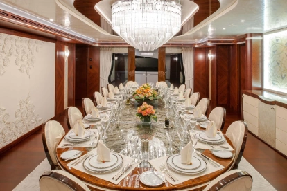 Imagen del interior del Quattroelle, el majestuoso yate de lujo atracado en Tarragona.
