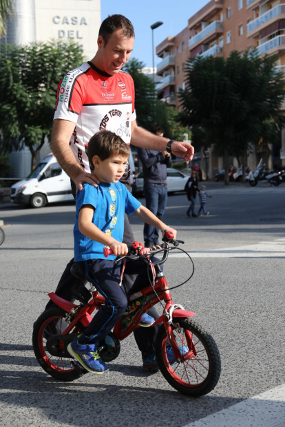 Homes, dones, nens i famílies senceres s'han apuntat a la cita.