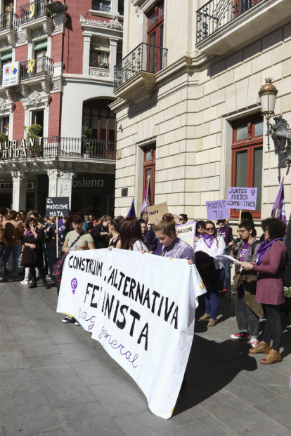Recull de les millors imatges de la manifestació del Dia de la Dona a Reus