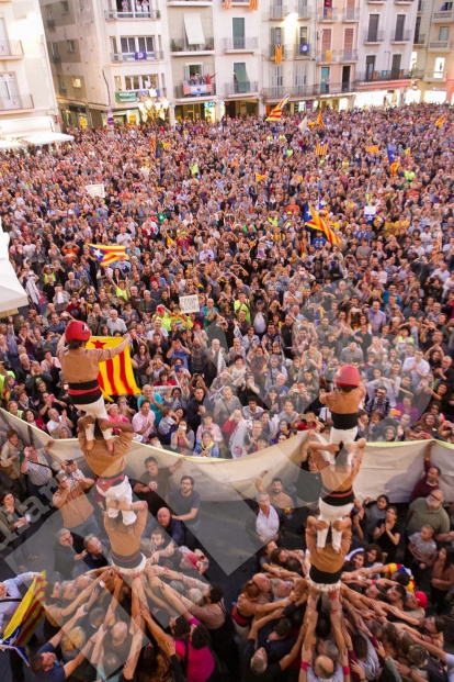 Concentració por la democracia delante del Ayuntamiento de Reus.