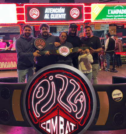 Foto de familia de los responsables de Michigan Detroit Pizza, ganadores en Tarragona del Pizza Combado.