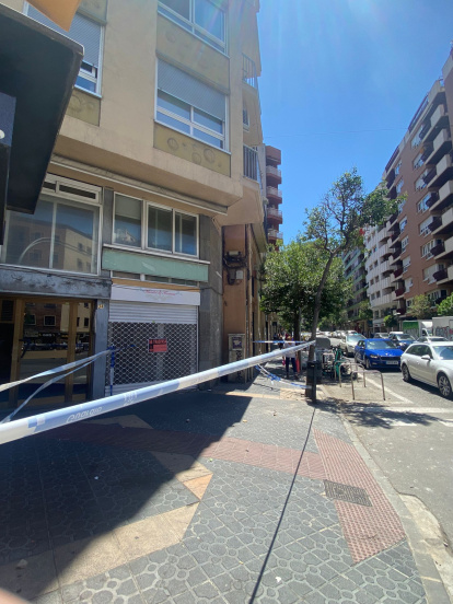 Imagen de la calle balizada.