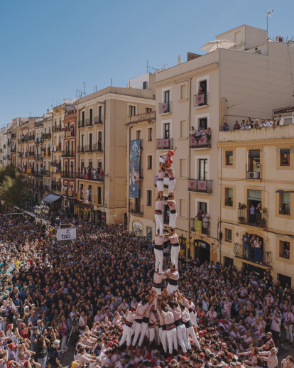 2d8f carregat dels Xiquets de Tarragona a la plaça de la Font.
