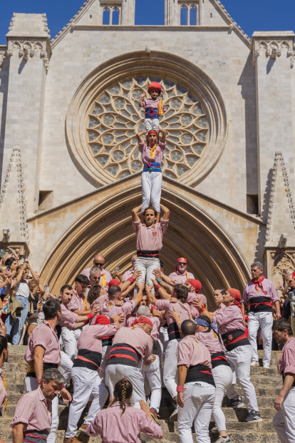 Pilar caminant dels Xiquts de Tarragona.