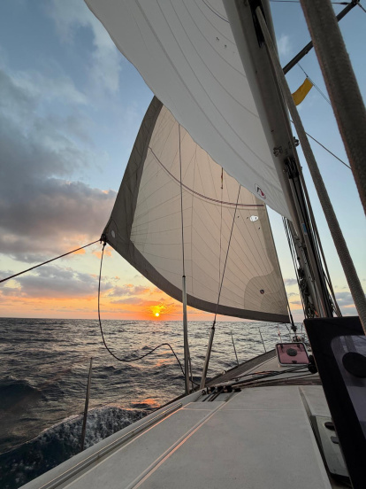 El Miuroc Tu és un veler de 17,5 metres d’eslora.