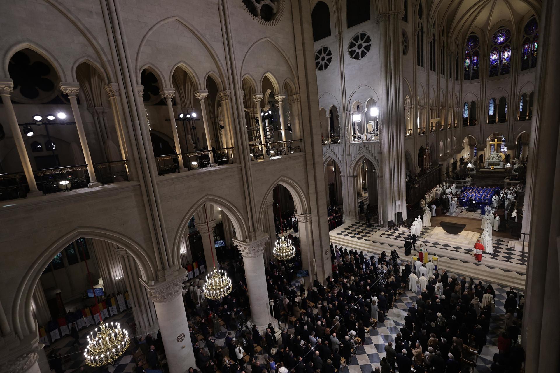 La Catedral De Notre-Dame De París Reabre Sus Puertas Después De Cinco ...